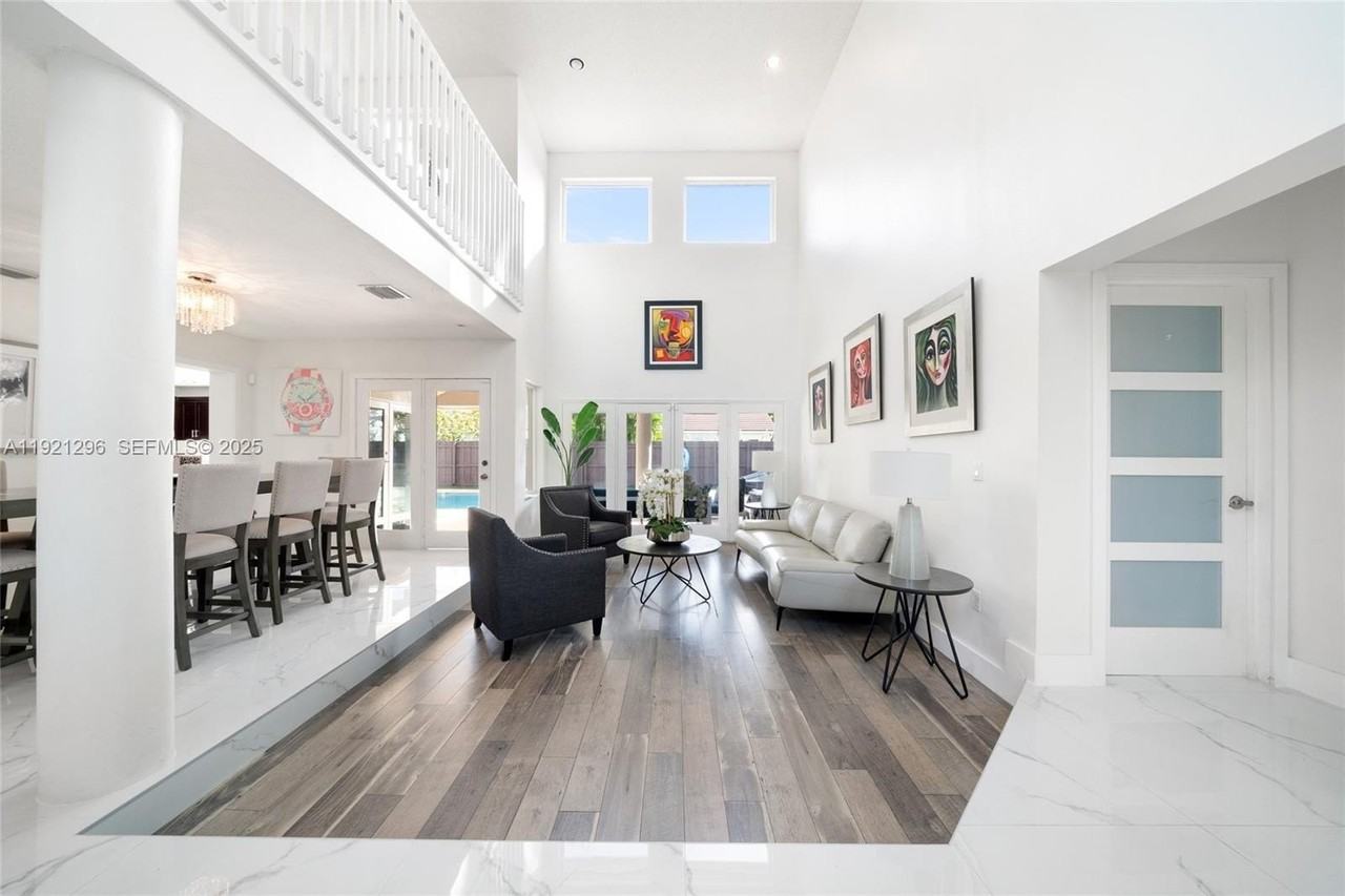 15484 Southwest 42nd Terrace - Photo 4 of 47