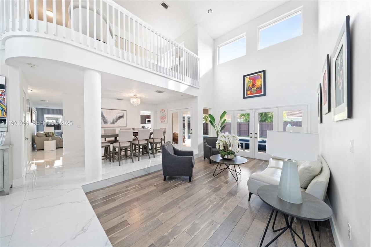 15484 Southwest 42nd Terrace - Photo 5 of 47