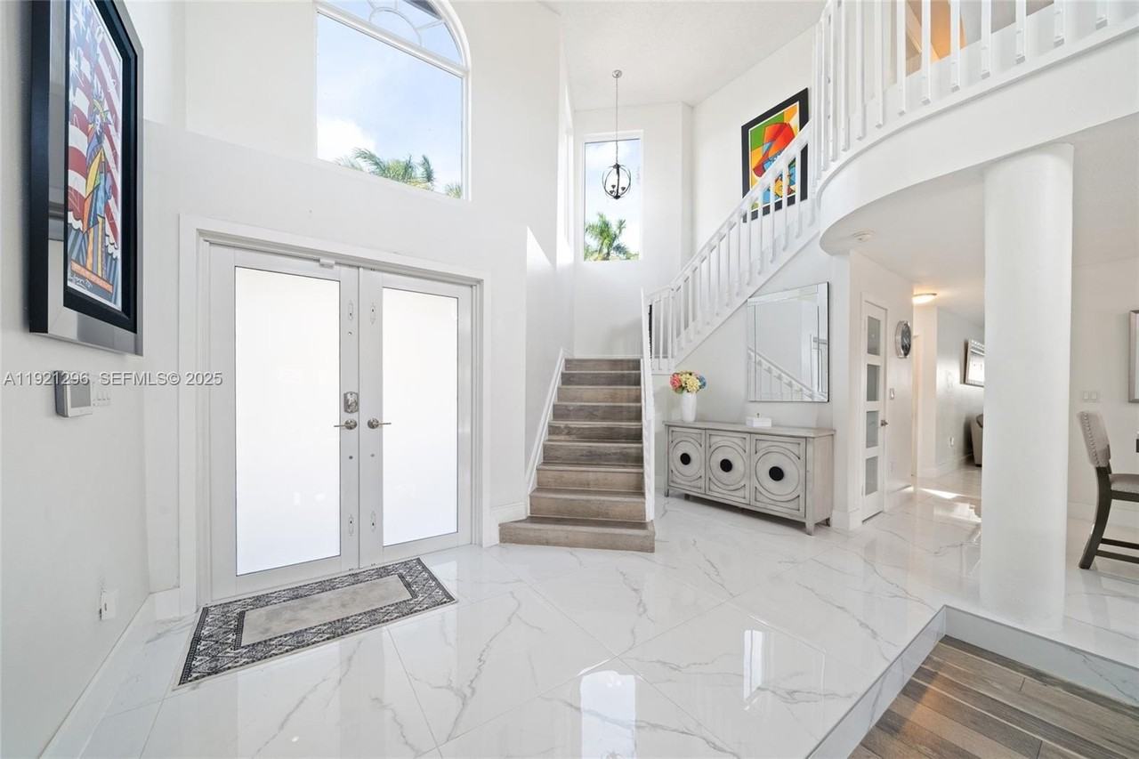 15484 Southwest 42nd Terrace - Photo 7 of 47