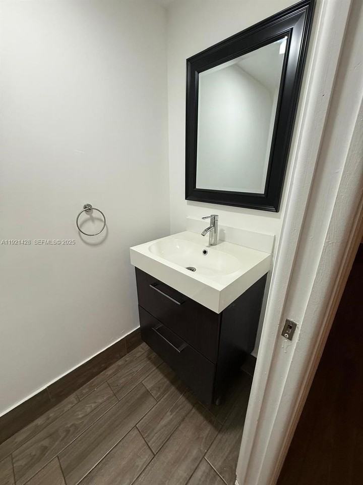 14111 Sw 121st Pl #4 - Photo 4 of 21