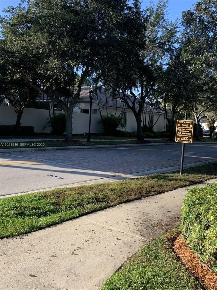 2518 Bay Pointe Ct - Photo 2 of 50