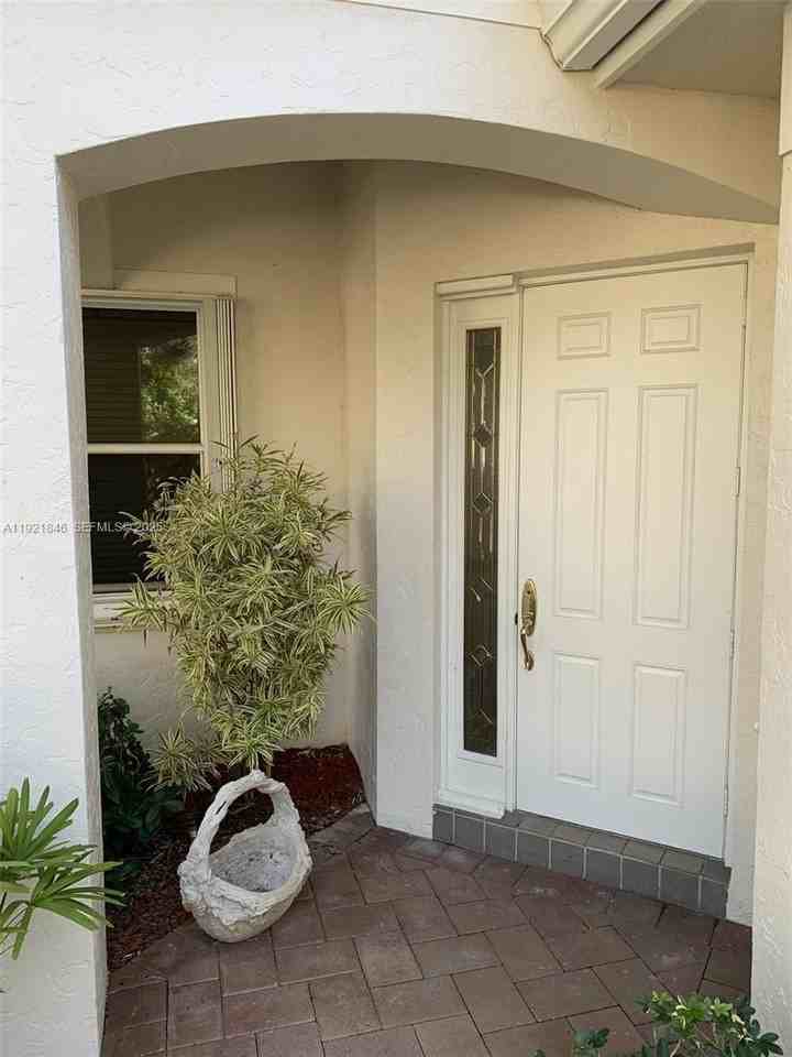 2518 Bay Pointe Ct - Photo 7 of 50