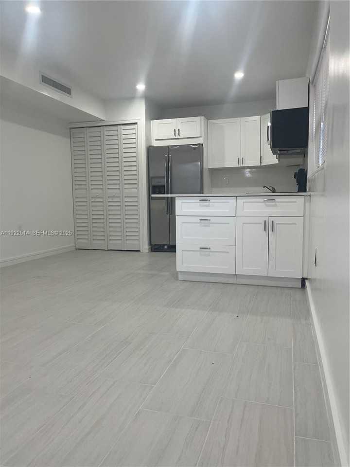 3912 Sw 12th Ct #3 - Photo 2 of 7