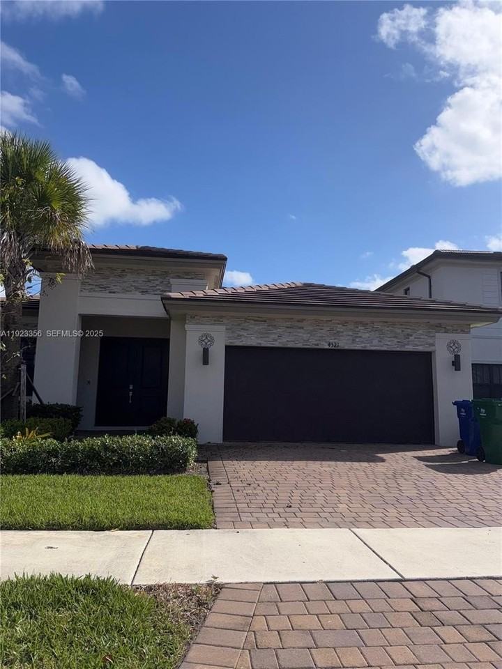 4321 Sw 173rd Ave #0 - Photo 2 of 28