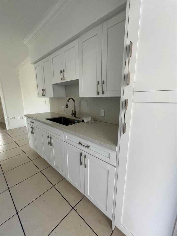 315 69th St #212 - Photo 4 of 11