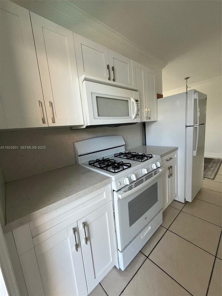 315 69th St #212 - Photo 5 of 11