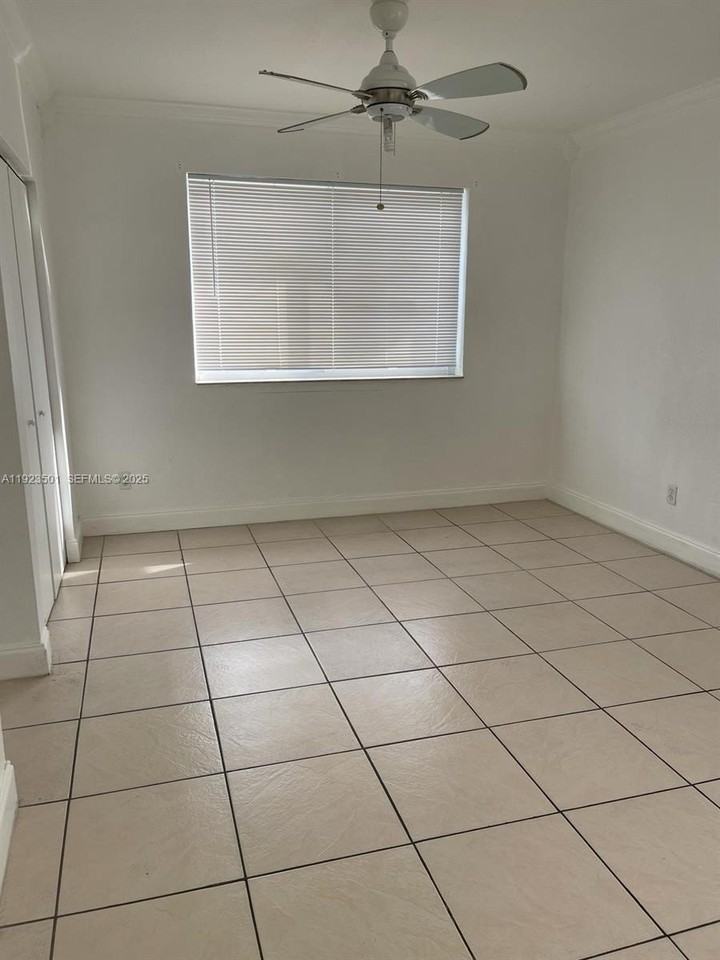 315 69th St #212 - Photo 7 of 11