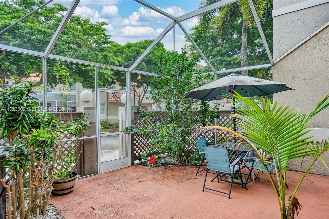 10935 Neptune Dr - Photo 4 of 29