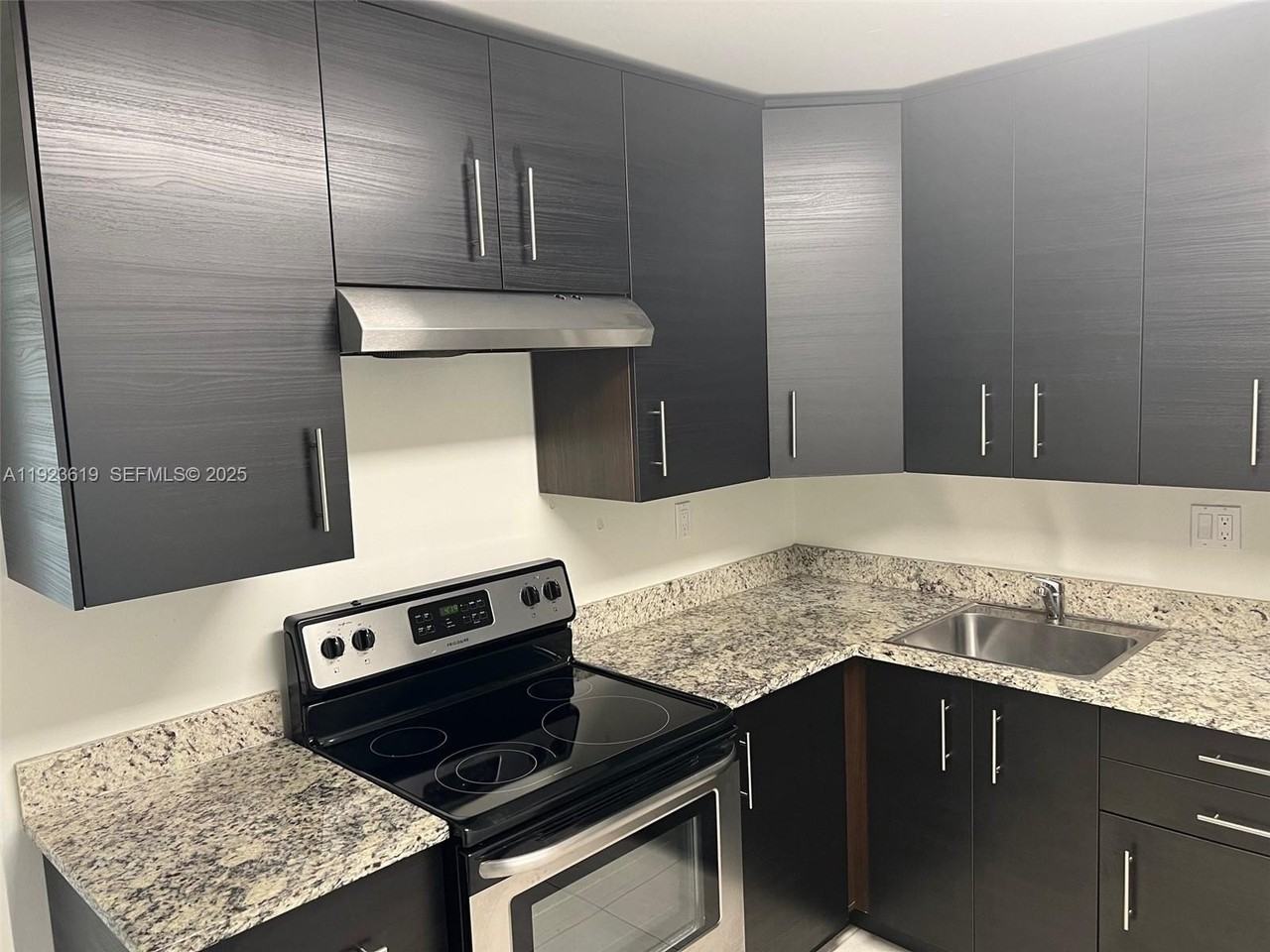 7727 Southwest 86th Street - Photo 2 of 10