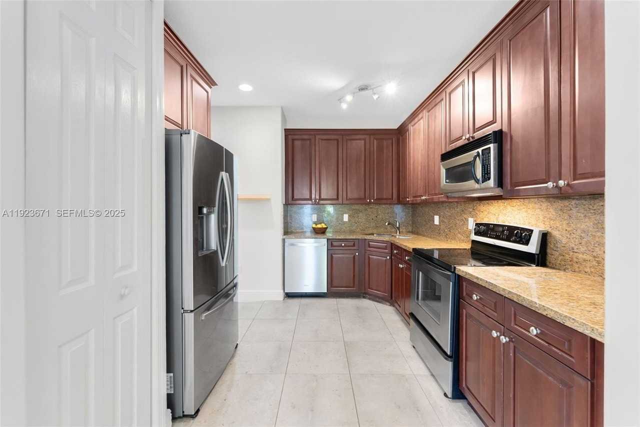 13909 Sw 86th Ct #13909 - Photo 4 of 36