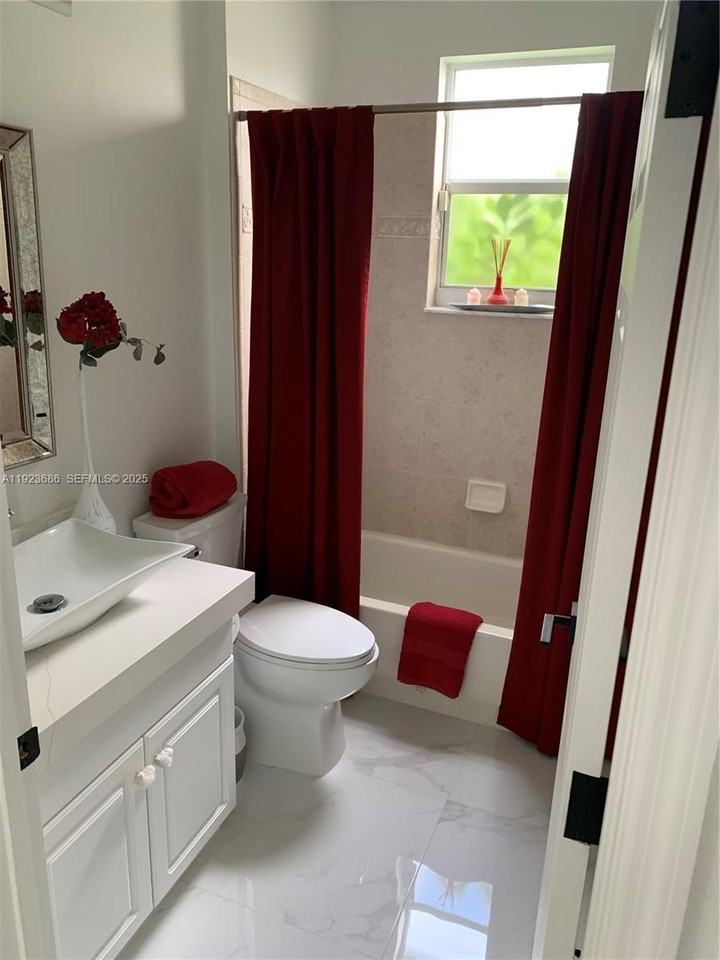 6013 Nw 56th Dr #6013 - Photo 7 of 41