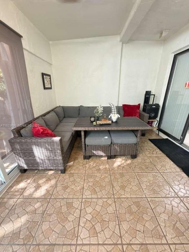 550 Sw 115th Ave #705C - Photo 5 of 21