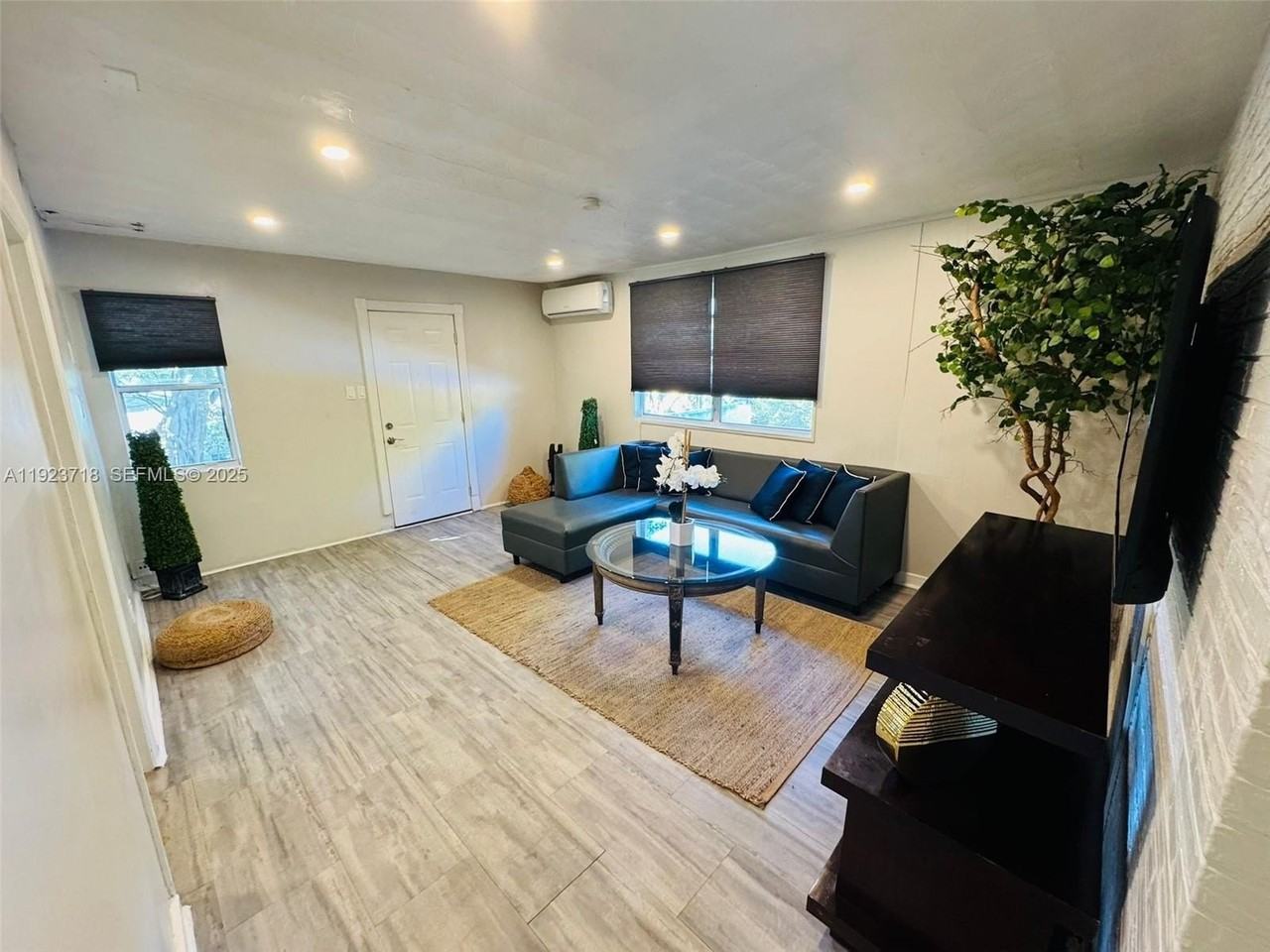 2205 Roosevelt St #4 - Photo 2 of 10