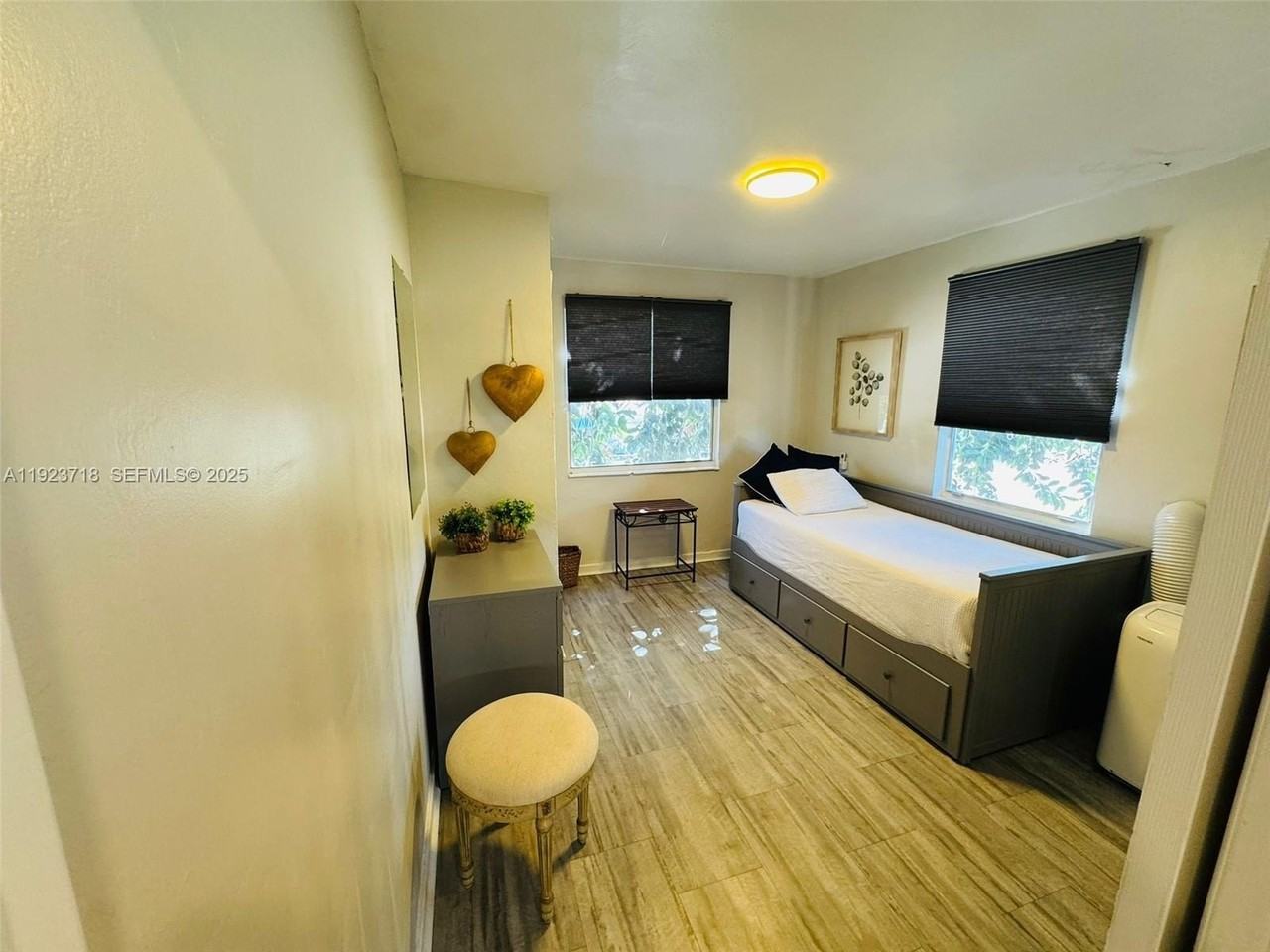 2205 Roosevelt St #4 - Photo 3 of 10