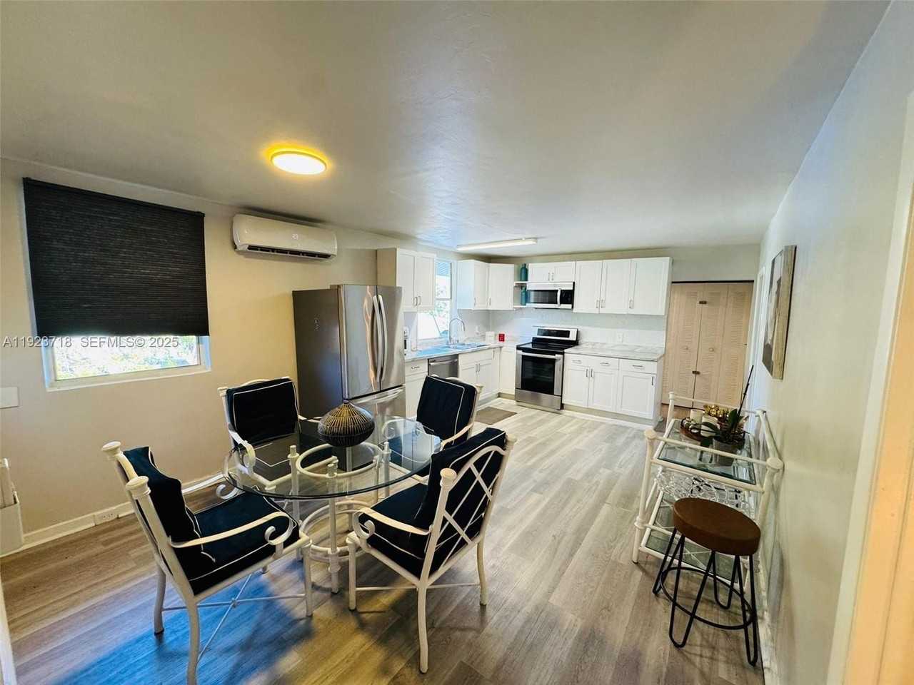 2205 Roosevelt St #4 - Photo 4 of 10