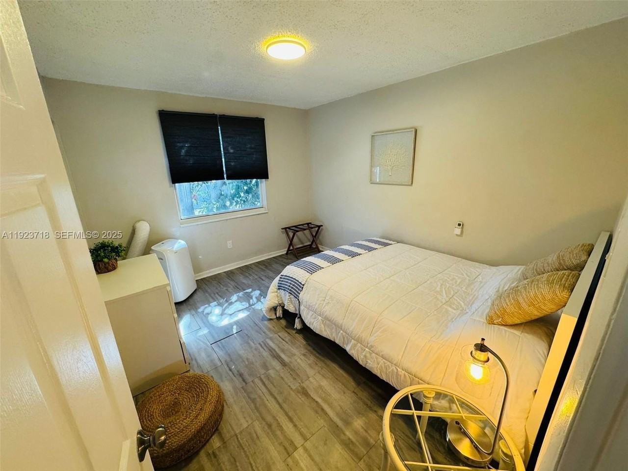 2205 Roosevelt St #4 - Photo 5 of 10