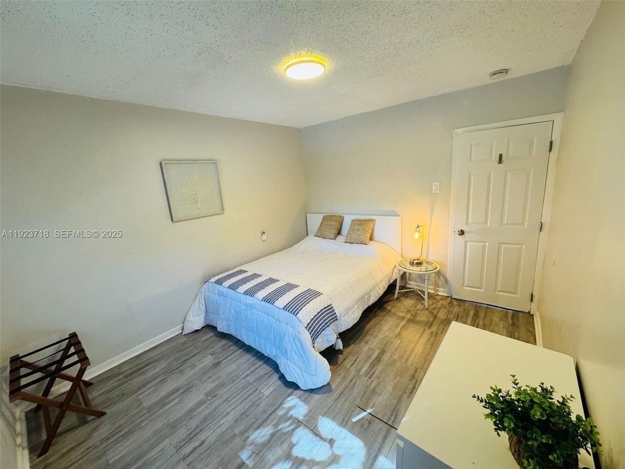 2205 Roosevelt St #4 - Photo 6 of 10