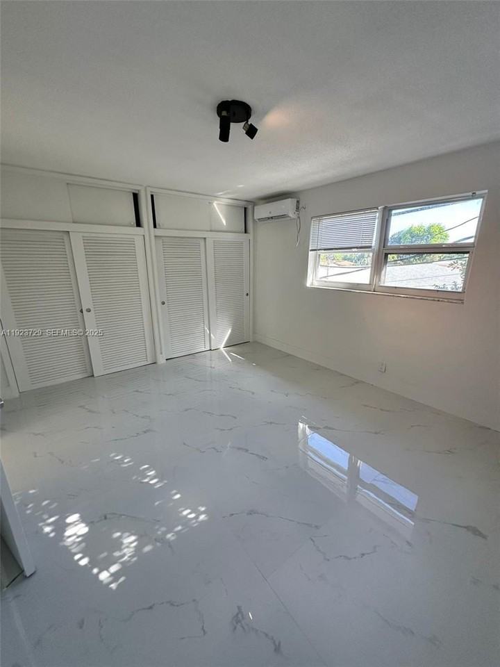 1520 Northeast 56th Street #8 - Photo 6 of 10