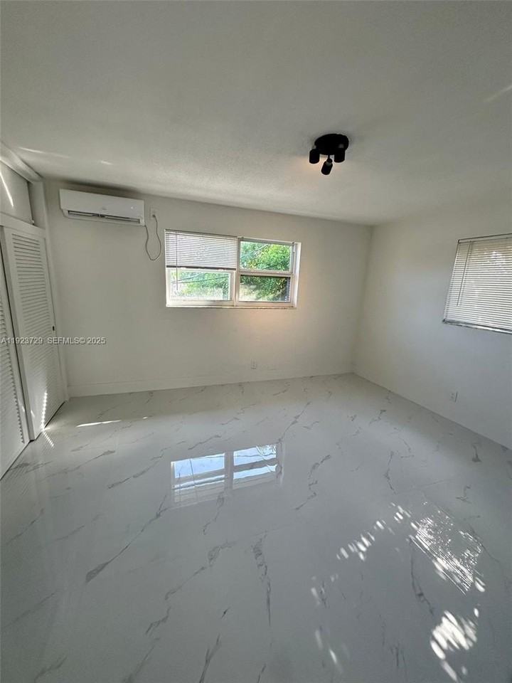 1520 Northeast 56th Street #8 - Photo 7 of 10