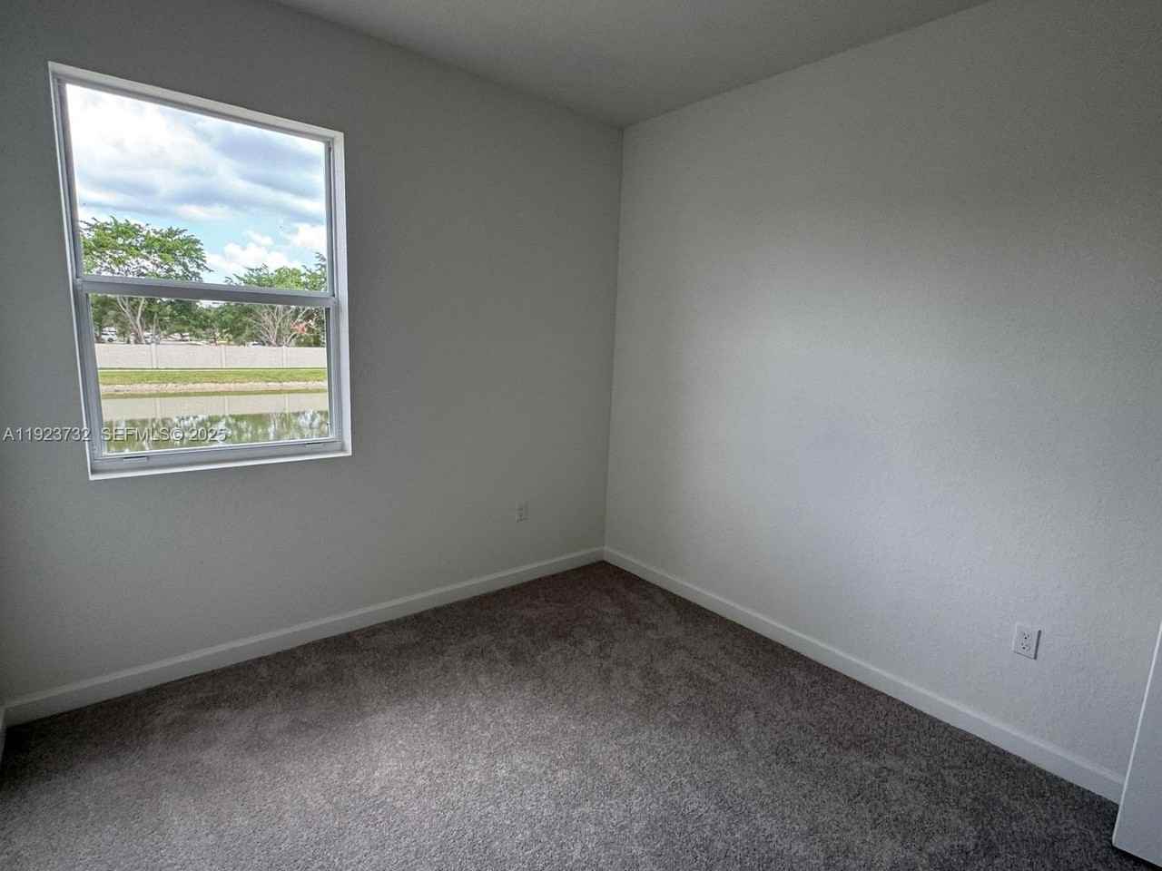 18402 Sw 2nd St - Photo 5 of 14