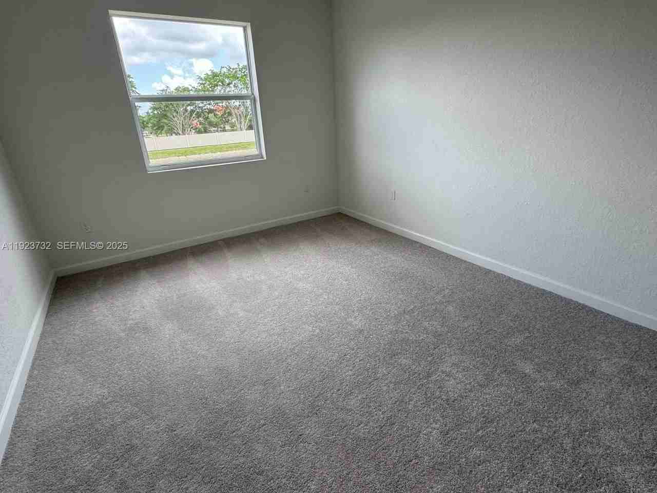 18402 Sw 2nd St - Photo 6 of 14