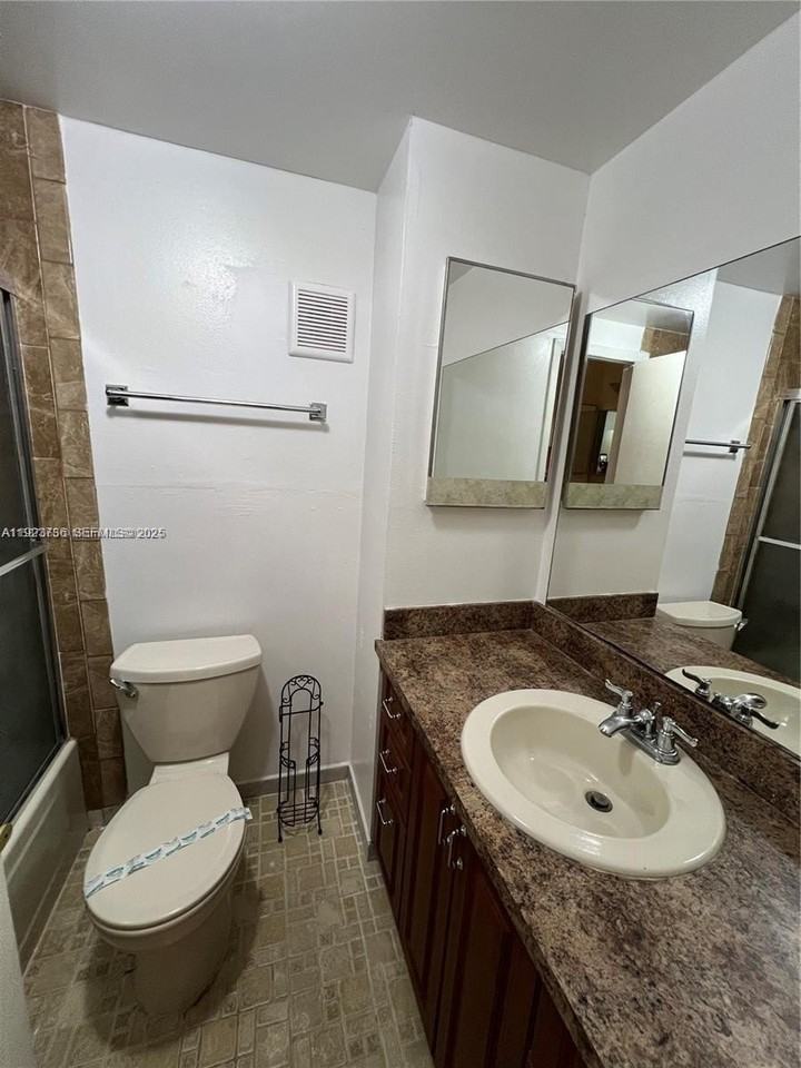 17170 Sw 94th Ave #806 - Photo 5 of 10