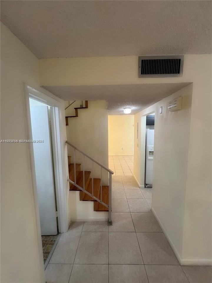 17170 Sw 94th Ave #806 - Photo 7 of 10