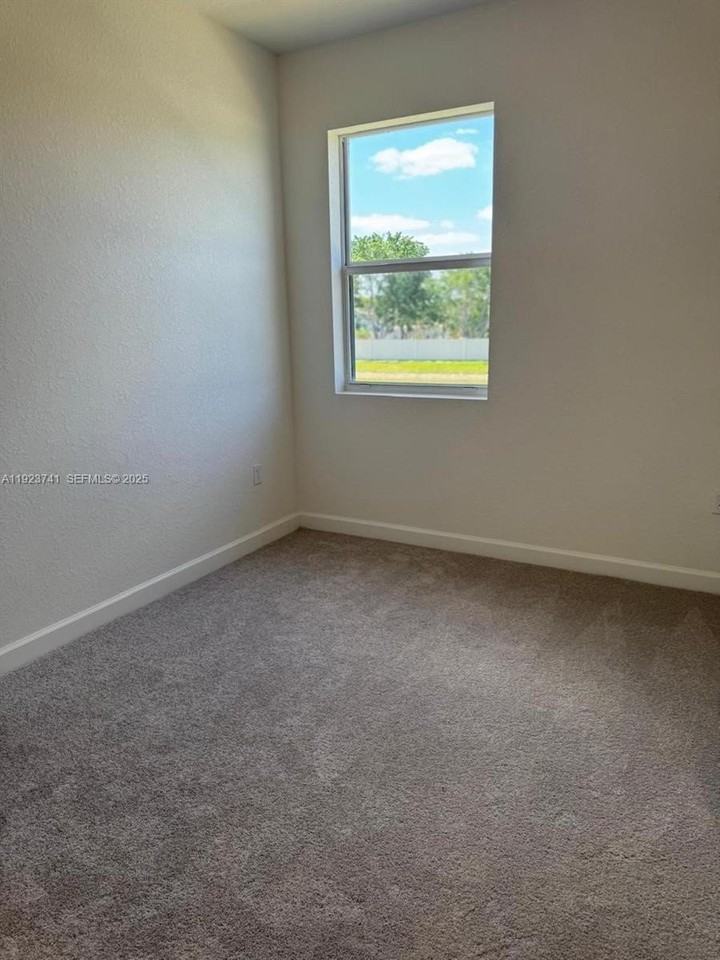 18426 Sw 2nd St - Photo 4 of 11