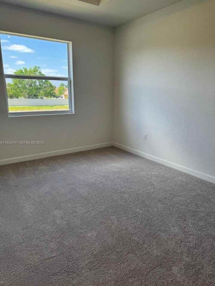 18426 Sw 2nd St - Photo 5 of 11