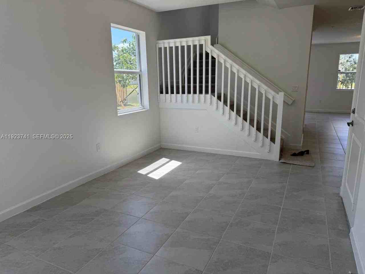 18426 Sw 2nd St - Photo 7 of 11