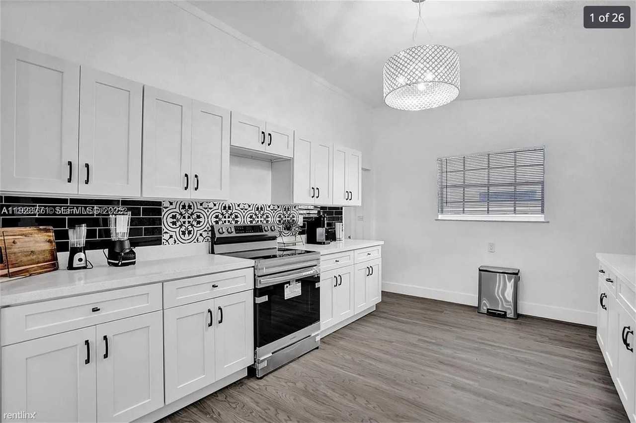 1420 Ne 201st Ter - Photo 3 of 11