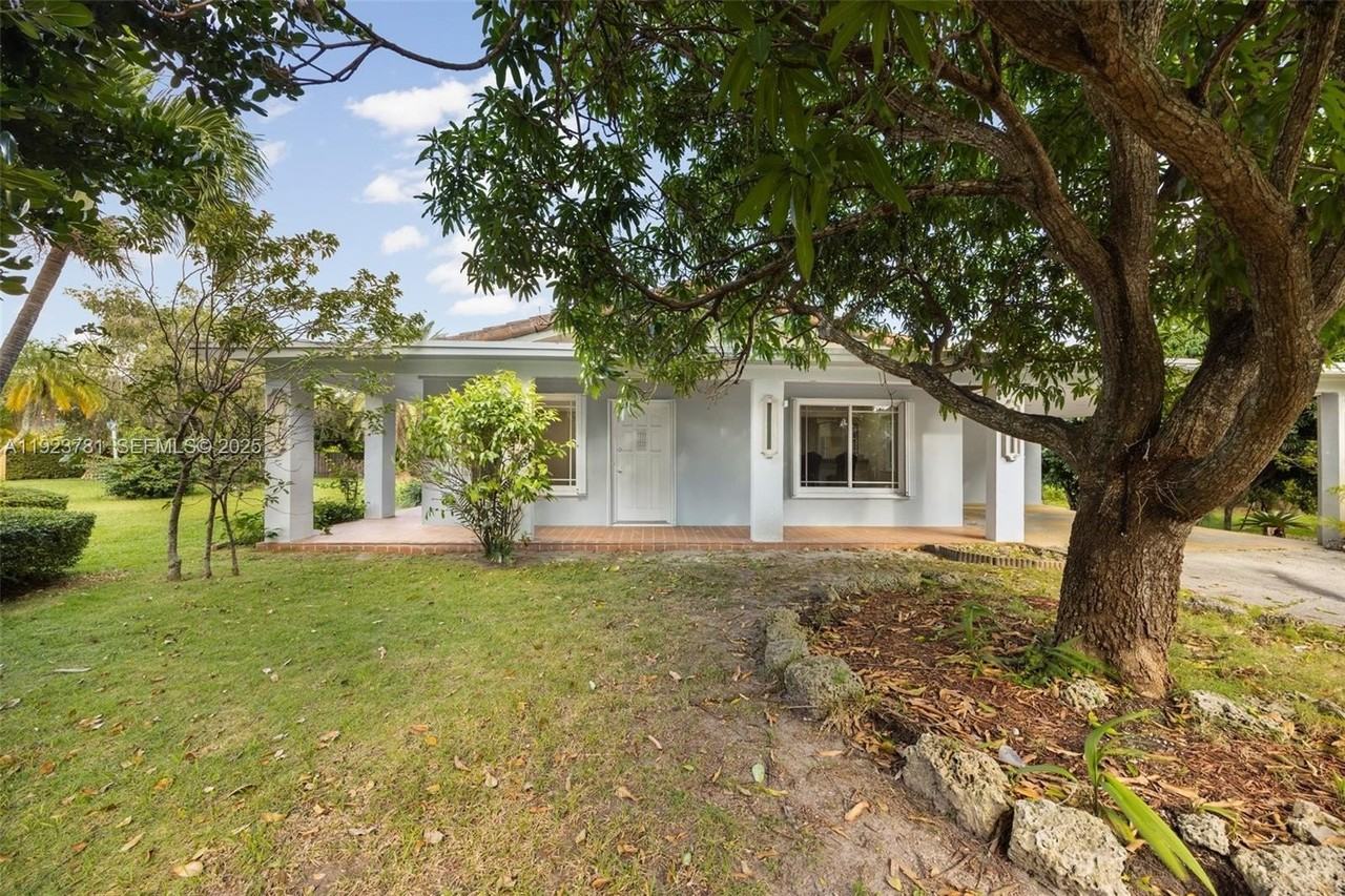 9340 Sw 174th St - Photo 4 of 15