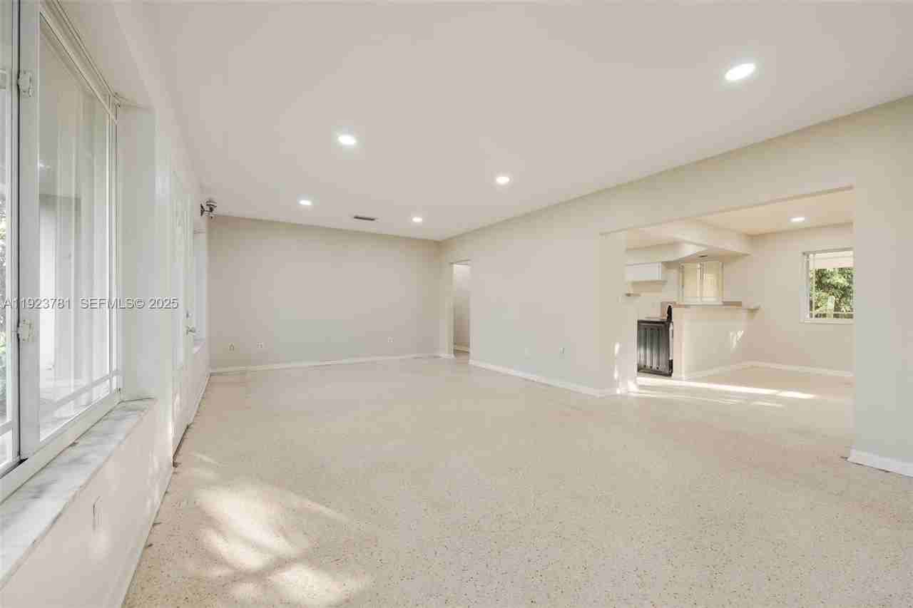 9340 Sw 174th St - Photo 6 of 15