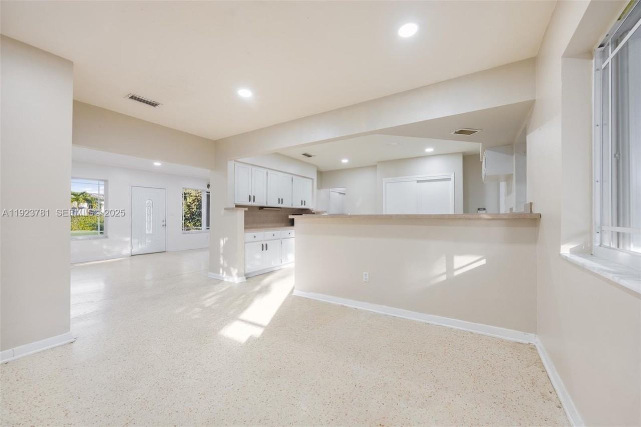 9340 Sw 174th St - Photo 7 of 15