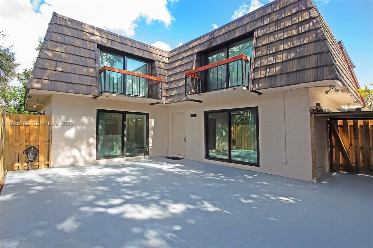 4059 Palm Bay Cir #C - Photo 2 of 27