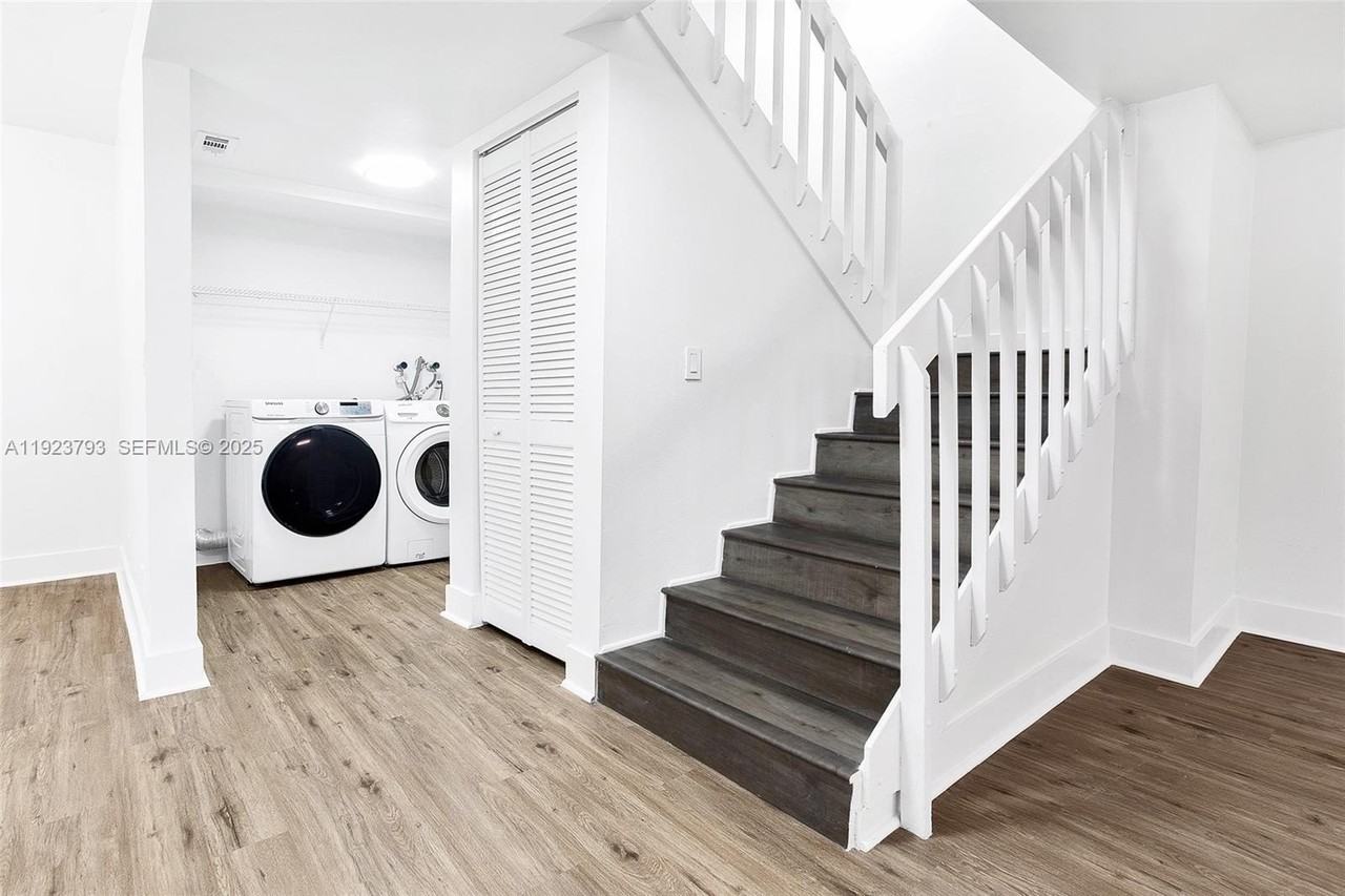 4059 Palm Bay Cir #C - Photo 5 of 27