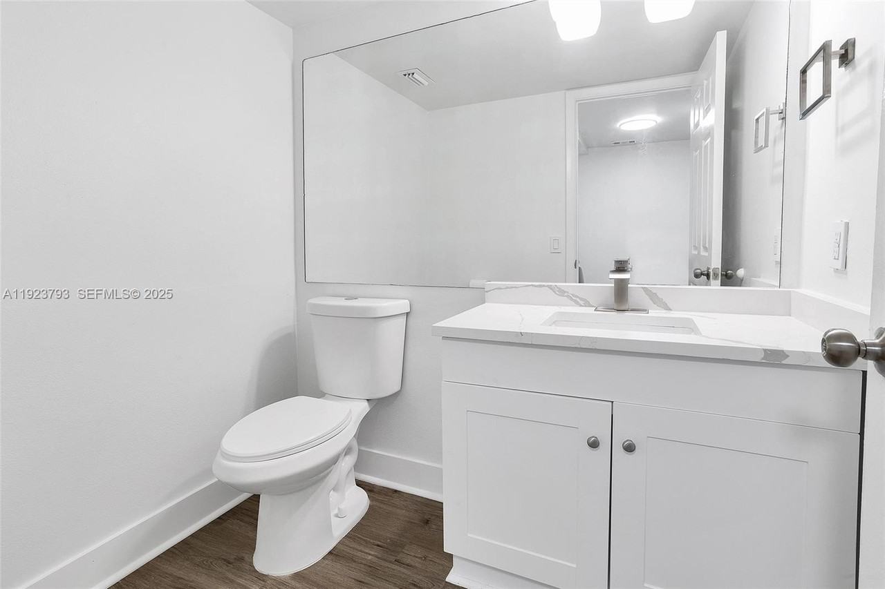 4059 Palm Bay Cir #C - Photo 7 of 27