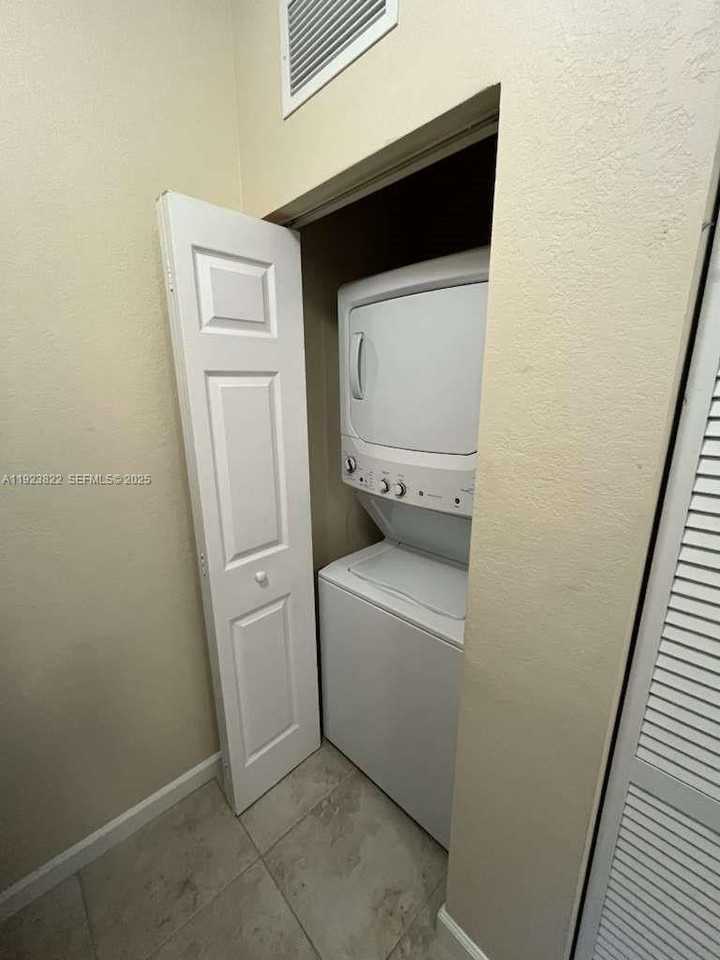 9401 Sw 172nd Ave - Photo 5 of 12