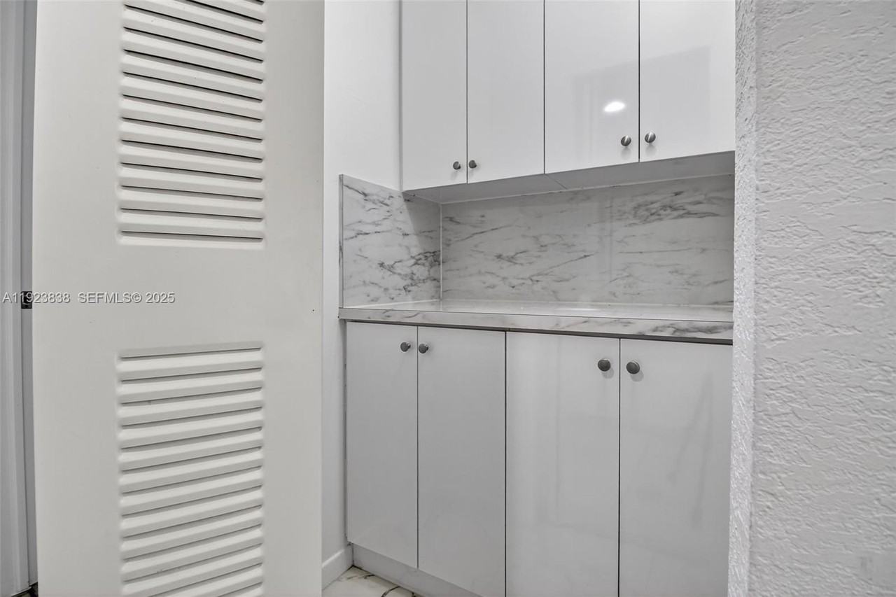 500 Ne 26th St #4B - Photo 5 of 19