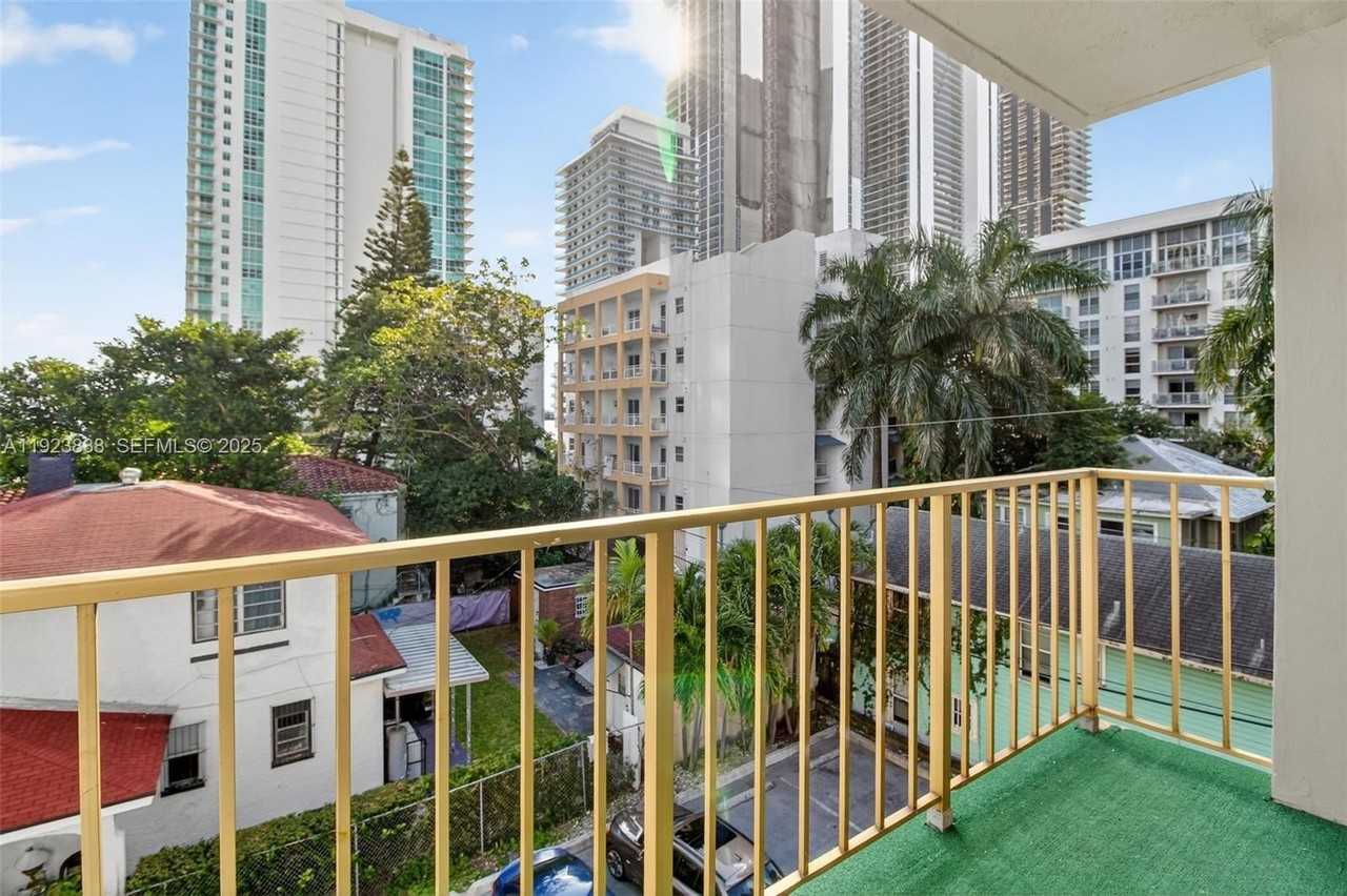 500 Ne 26th St #4B - Photo 6 of 19