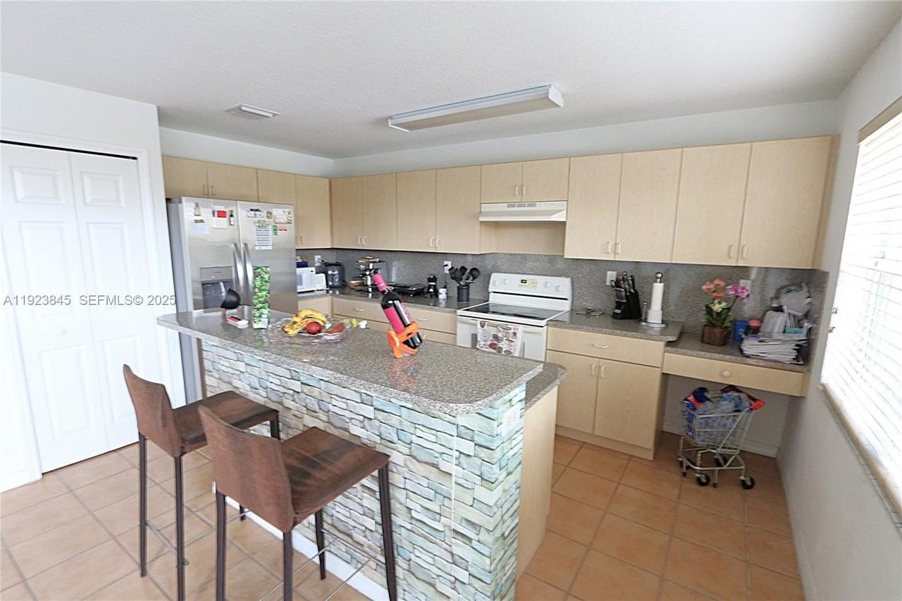 15315 Sw 31st Ter #15315 - Photo 5 of 35