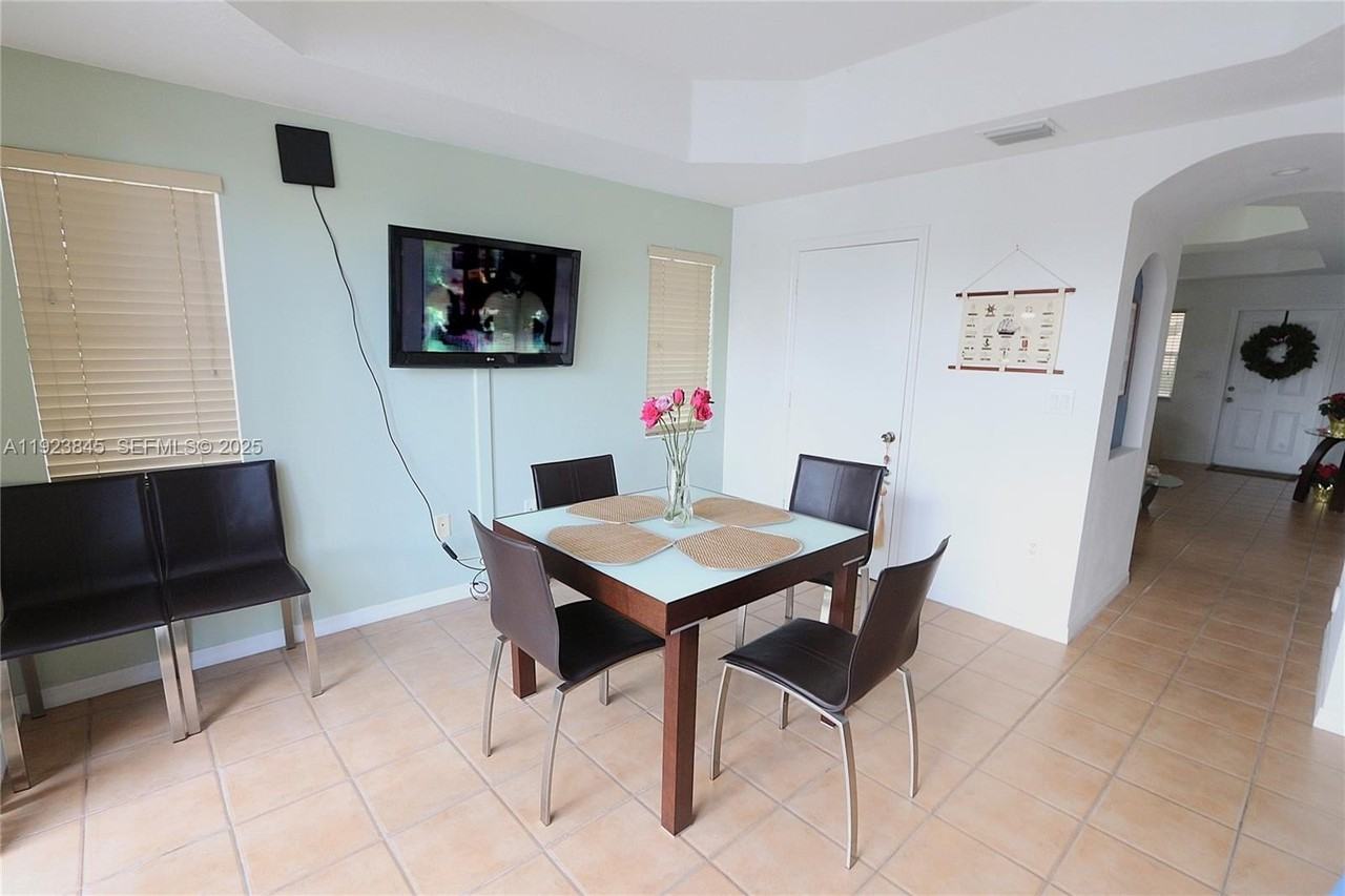 15315 Sw 31st Ter #15315 - Photo 7 of 35