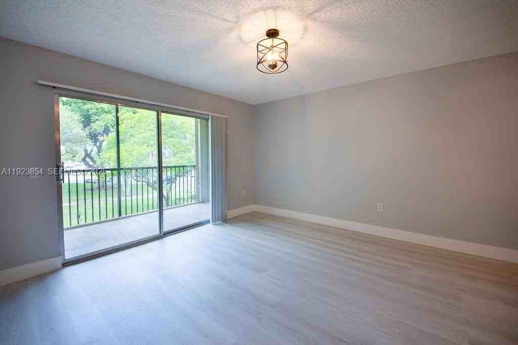 1200 Sw 137th Ave #213E - Photo 4 of 17