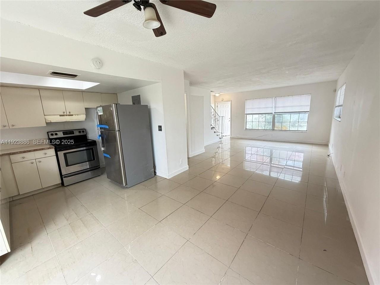 5327 Nw 27th St #D4 - Photo 5 of 14