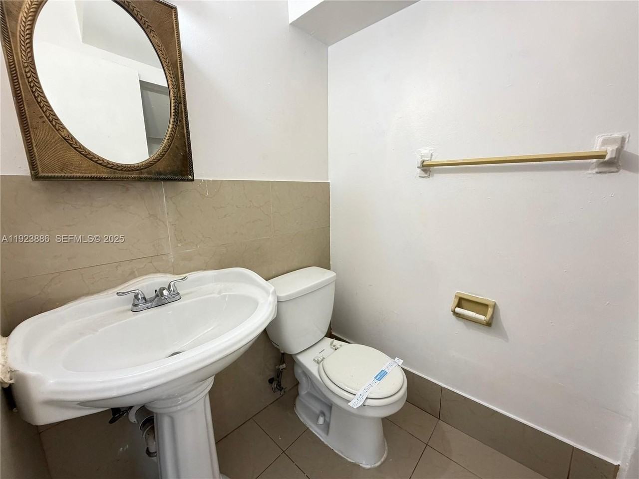 5327 Nw 27th St #D4 - Photo 6 of 14