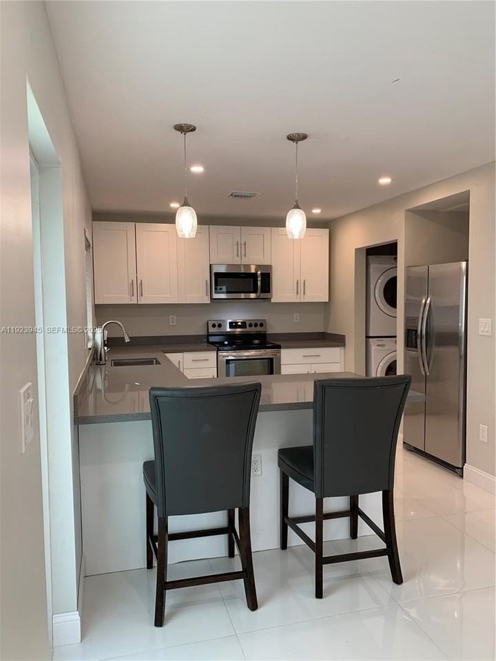 2852 Sw 36th Ave #2852 - Photo 7 of 16