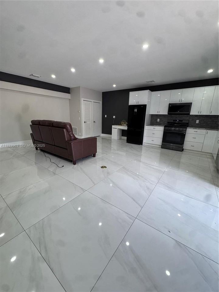 755 N Crescent Dr #B - Photo 2 of 14