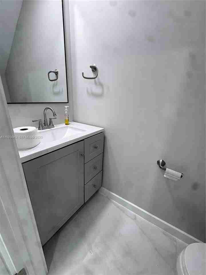 755 N Crescent Dr #B - Photo 5 of 14