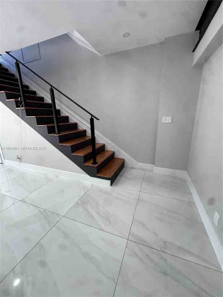 755 N Crescent Dr #B - Photo 6 of 14