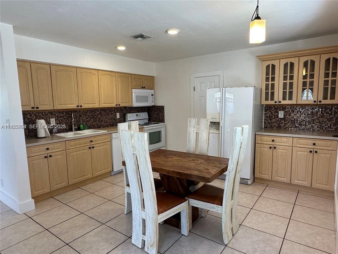 28 Se 4th St - Photo 6 of 14